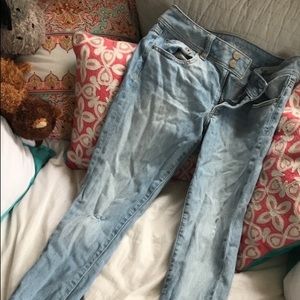 Light Wash American Eagle Jeans